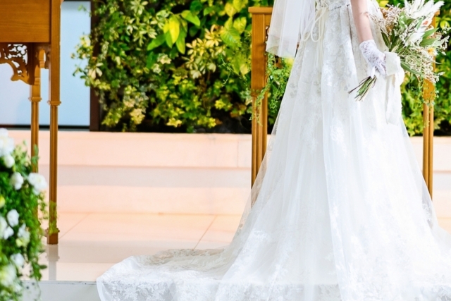 ウェディングドレス姿の新婦