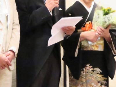 新郎の父親とマイク