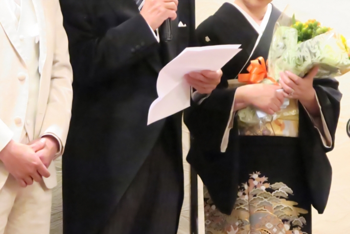 新郎の父親とマイク